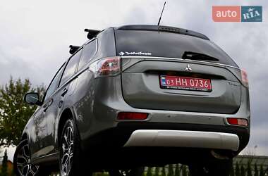 Внедорожник / Кроссовер Mitsubishi Outlander 2016 в 