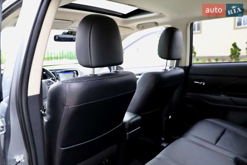 Внедорожник / Кроссовер Mitsubishi Outlander 2016 в Дрогобыче