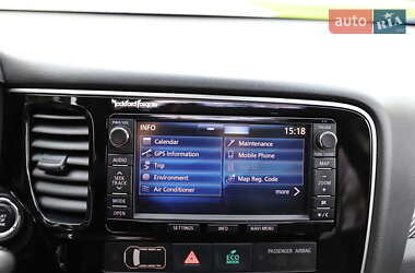 Внедорожник / Кроссовер Mitsubishi Outlander 2016 в 