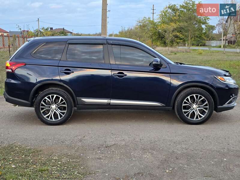 Внедорожник / Кроссовер Mitsubishi Outlander 2016 в Одессе