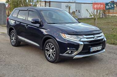 Внедорожник / Кроссовер Mitsubishi Outlander 2016 в Одессе