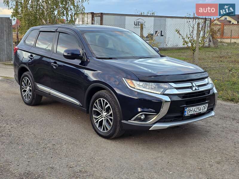 Внедорожник / Кроссовер Mitsubishi Outlander 2016 в Одессе