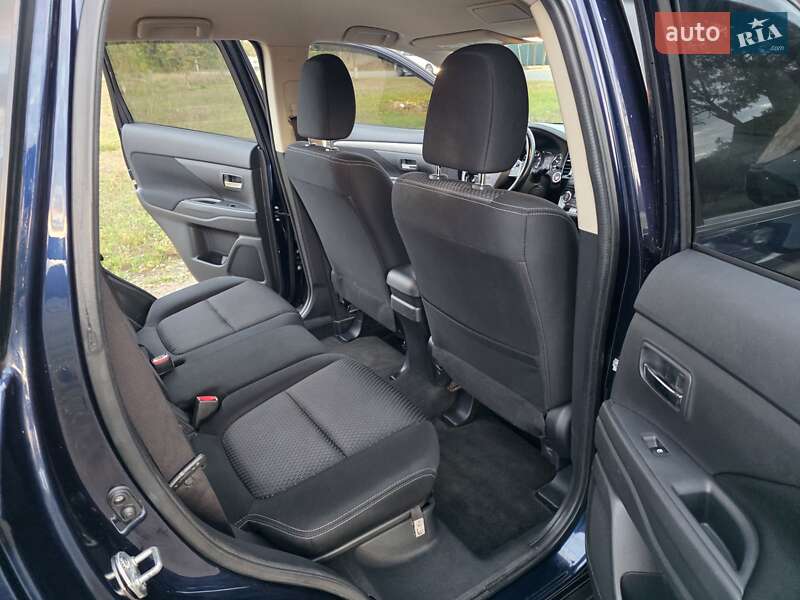Внедорожник / Кроссовер Mitsubishi Outlander 2016 в Одессе