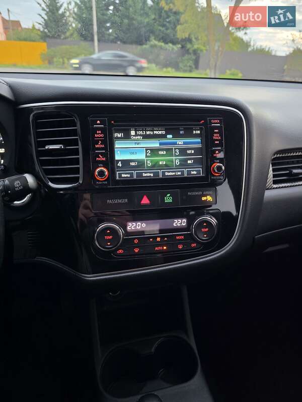 Внедорожник / Кроссовер Mitsubishi Outlander 2016 в Одессе