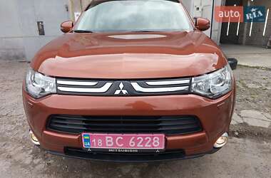 Позашляховик / Кросовер Mitsubishi Outlander 2013 в  фото 2 Позашляховик / Кросовер Mitsubishi Outlander 2013 в