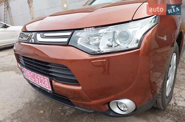 Позашляховик / Кросовер Mitsubishi Outlander 2013 в  фото 7 Позашляховик / Кросовер Mitsubishi Outlander 2013 в