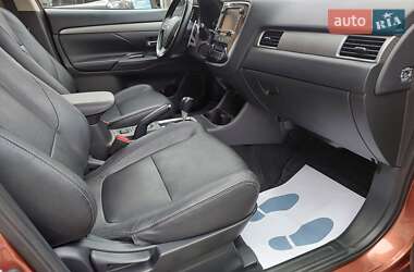 Позашляховик / Кросовер Mitsubishi Outlander 2013 в  фото 27 Позашляховик / Кросовер Mitsubishi Outlander 2013 в