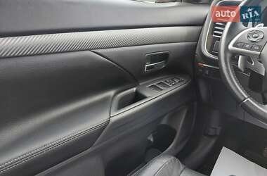 Позашляховик / Кросовер Mitsubishi Outlander 2013 в  фото 46 Позашляховик / Кросовер Mitsubishi Outlander 2013 в