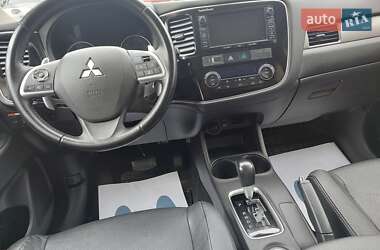 Позашляховик / Кросовер Mitsubishi Outlander 2013 в  фото 48 Позашляховик / Кросовер Mitsubishi Outlander 2013 в