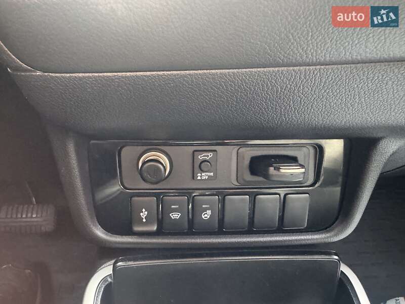 Внедорожник / Кроссовер Mitsubishi Outlander 2021 в Вишневом фото 5 Внедорожник / Кроссовер Mitsubishi Outlander 2021 в Вишневом
