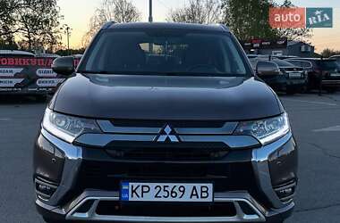 Позашляховик / Кросовер Mitsubishi Outlander 2018 в 
