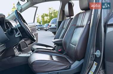 Позашляховик / Кросовер Mitsubishi Outlander 2018 в 