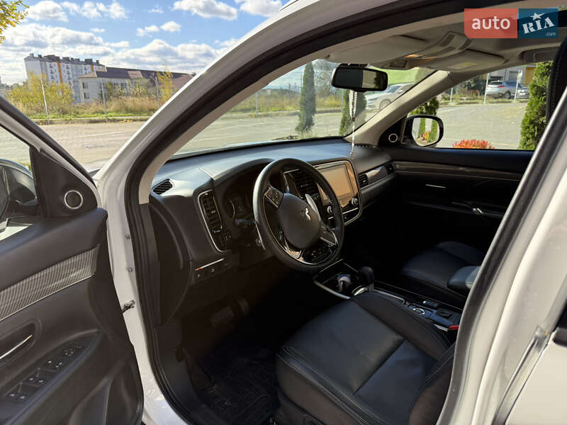 Внедорожник / Кроссовер Mitsubishi Outlander 2021 в Ивано-Франковске