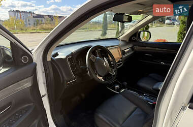 Позашляховик / Кросовер Mitsubishi Outlander 2021 в 