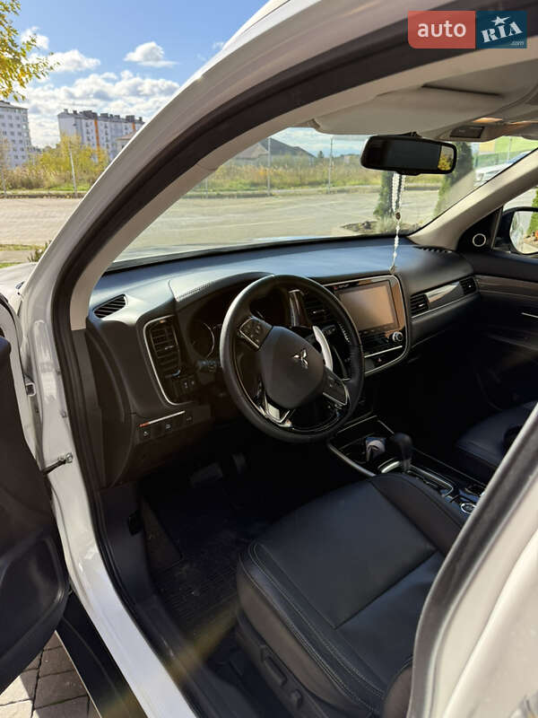 Внедорожник / Кроссовер Mitsubishi Outlander 2021 в Ивано-Франковске
