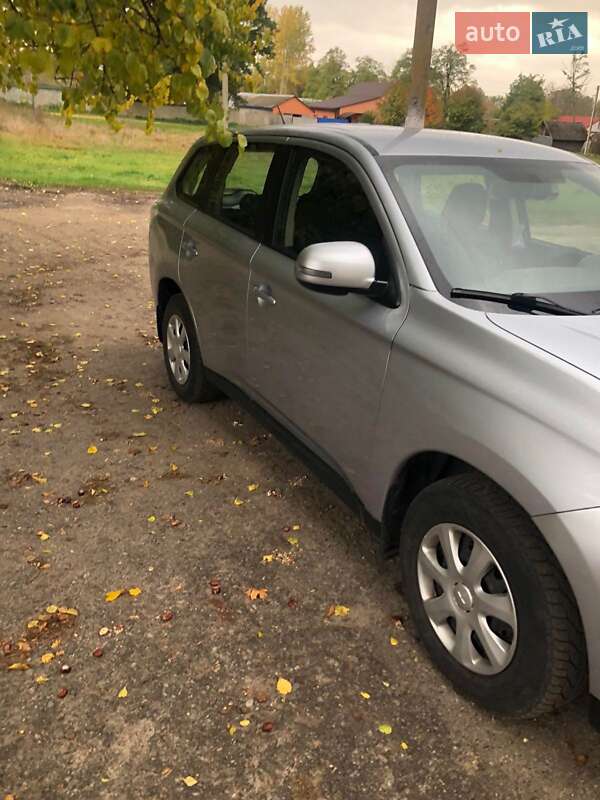 Внедорожник / Кроссовер Mitsubishi Outlander 2013 в Переяславе