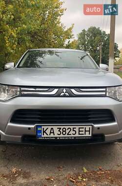 Внедорожник / Кроссовер Mitsubishi Outlander 2013 в Переяславе
