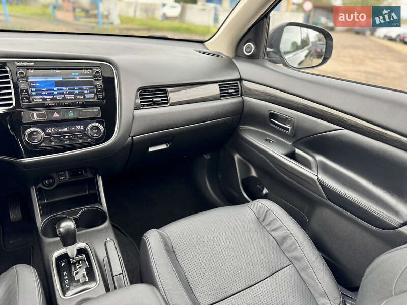 Внедорожник / Кроссовер Mitsubishi Outlander 2016 в Калуше фото 47 Внедорожник / Кроссовер Mitsubishi Outlander 2016 в Калуше