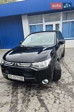 Внедорожник / Кроссовер Mitsubishi Outlander 2013 в Кременце