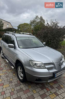 Внедорожник / Кроссовер Mitsubishi Outlander 2003 в  фото 4 Внедорожник / Кроссовер Mitsubishi Outlander 2003 в