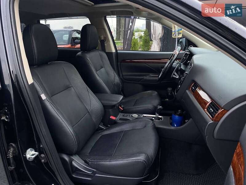 Внедорожник / Кроссовер Mitsubishi Outlander 2015 в Киеве