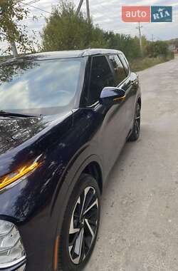 Позашляховик / Кросовер Mitsubishi Outlander 2021 в  фото 8 Позашляховик / Кросовер Mitsubishi Outlander 2021 в
