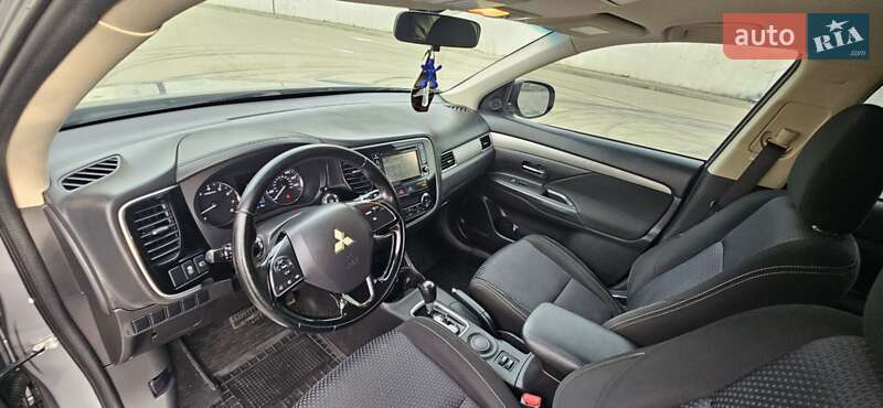 Внедорожник / Кроссовер Mitsubishi Outlander 2015 в Киеве фото 13 Внедорожник / Кроссовер Mitsubishi Outlander 2015 в Киеве