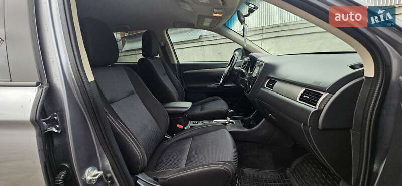 Внедорожник / Кроссовер Mitsubishi Outlander 2015 в Киеве фото 31 Внедорожник / Кроссовер Mitsubishi Outlander 2015 в Киеве