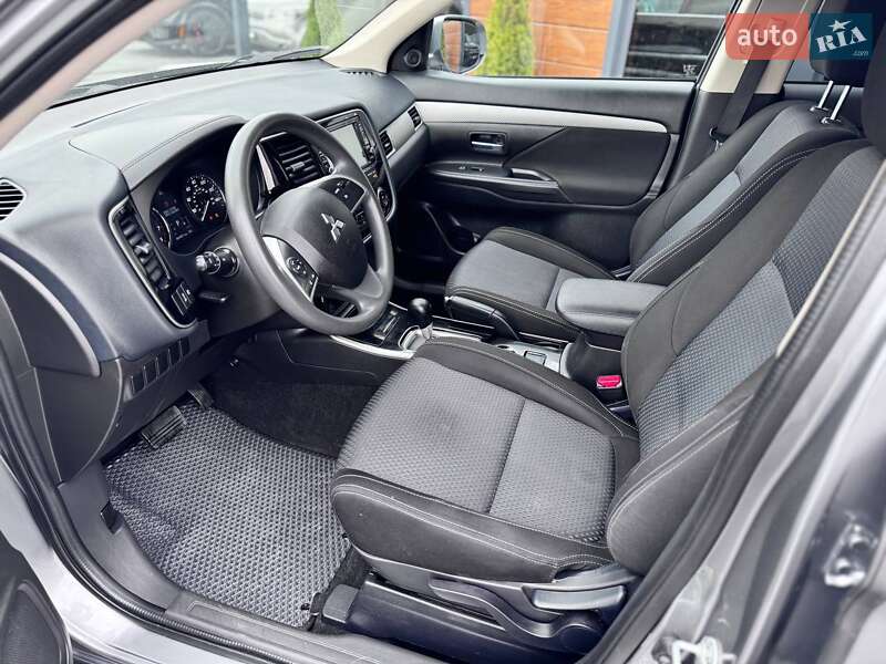 Внедорожник / Кроссовер Mitsubishi Outlander 2018 в Ровно фото 14 Внедорожник / Кроссовер Mitsubishi Outlander 2018 в Ровно