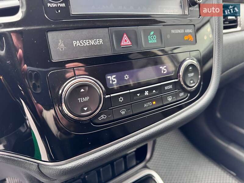 Внедорожник / Кроссовер Mitsubishi Outlander 2018 в Ровно фото 21 Внедорожник / Кроссовер Mitsubishi Outlander 2018 в Ровно