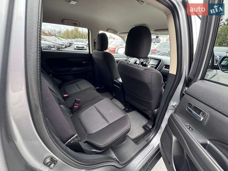 Внедорожник / Кроссовер Mitsubishi Outlander 2018 в Ровно фото 32 Внедорожник / Кроссовер Mitsubishi Outlander 2018 в Ровно