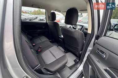 Позашляховик / Кросовер Mitsubishi Outlander 2018 в  фото 32 Позашляховик / Кросовер Mitsubishi Outlander 2018 в