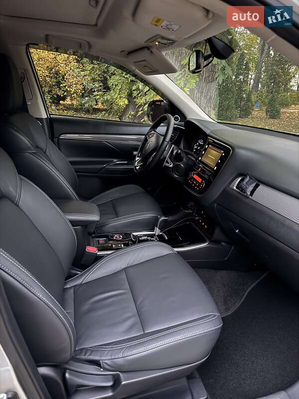 Позашляховик / Кросовер Mitsubishi Outlander 2018 в Києві