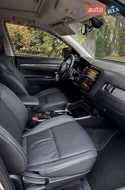 Внедорожник / Кроссовер Mitsubishi Outlander 2018 в 