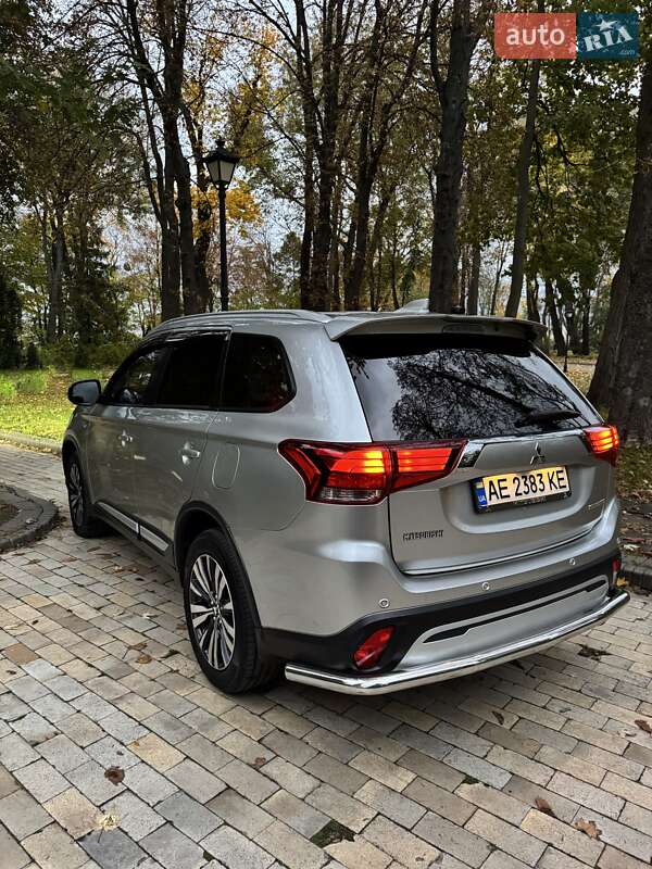 Позашляховик / Кросовер Mitsubishi Outlander 2018 в Києві