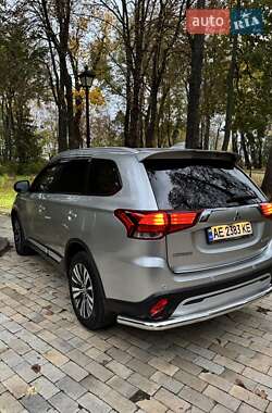 Внедорожник / Кроссовер Mitsubishi Outlander 2018 в 