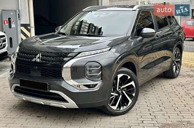 Внедорожник / Кроссовер Mitsubishi Outlander 2024 в 