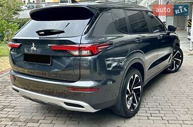 Внедорожник / Кроссовер Mitsubishi Outlander 2024 в 
