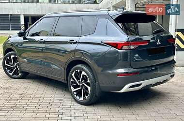 Внедорожник / Кроссовер Mitsubishi Outlander 2024 в 