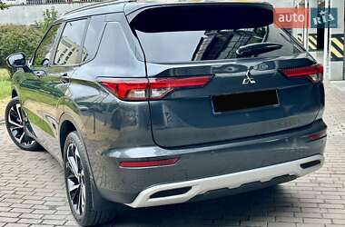 Внедорожник / Кроссовер Mitsubishi Outlander 2024 в 