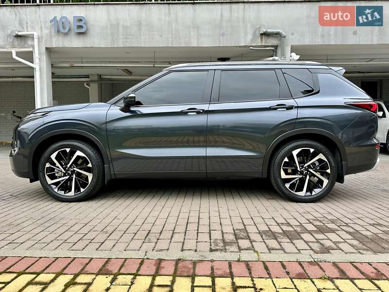 Позашляховик / Кросовер Mitsubishi Outlander 2024 в Києві