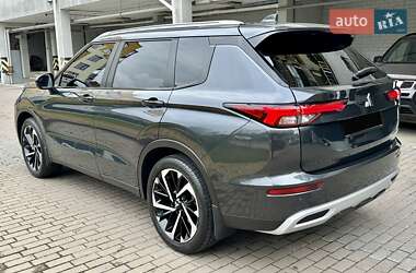Внедорожник / Кроссовер Mitsubishi Outlander 2024 в 