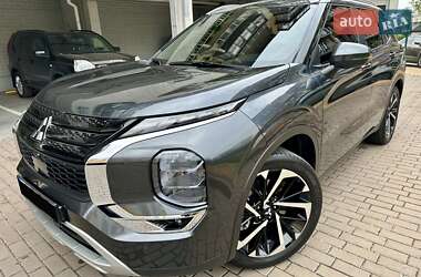 Внедорожник / Кроссовер Mitsubishi Outlander 2024 в 