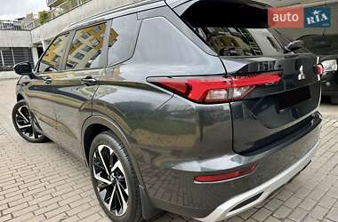 Внедорожник / Кроссовер Mitsubishi Outlander 2024 в 