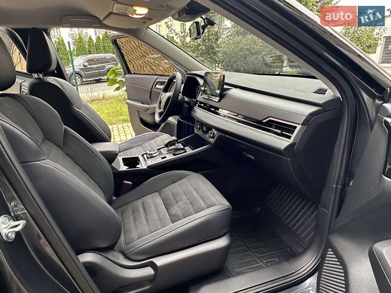 Позашляховик / Кросовер Mitsubishi Outlander 2024 в Києві