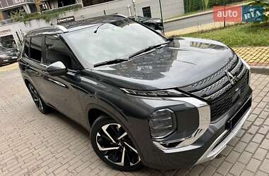 Внедорожник / Кроссовер Mitsubishi Outlander 2024 в 