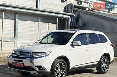 Внедорожник / Кроссовер Mitsubishi Outlander 2016 в 