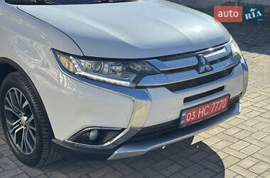 Внедорожник / Кроссовер Mitsubishi Outlander 2016 в 