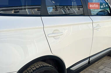 Внедорожник / Кроссовер Mitsubishi Outlander 2016 в 