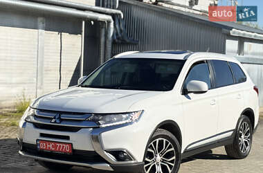 Внедорожник / Кроссовер Mitsubishi Outlander 2016 в 